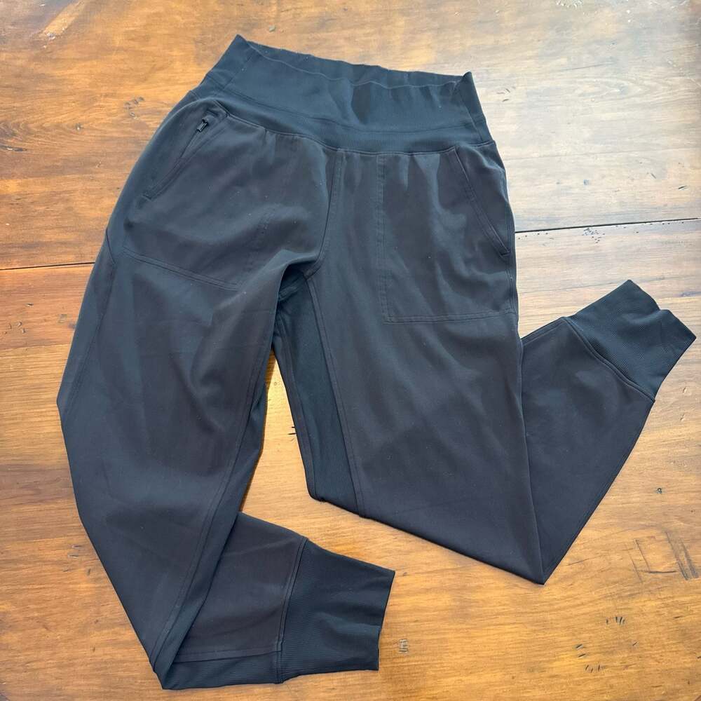 Athleta Salutation Jogger in Powervita